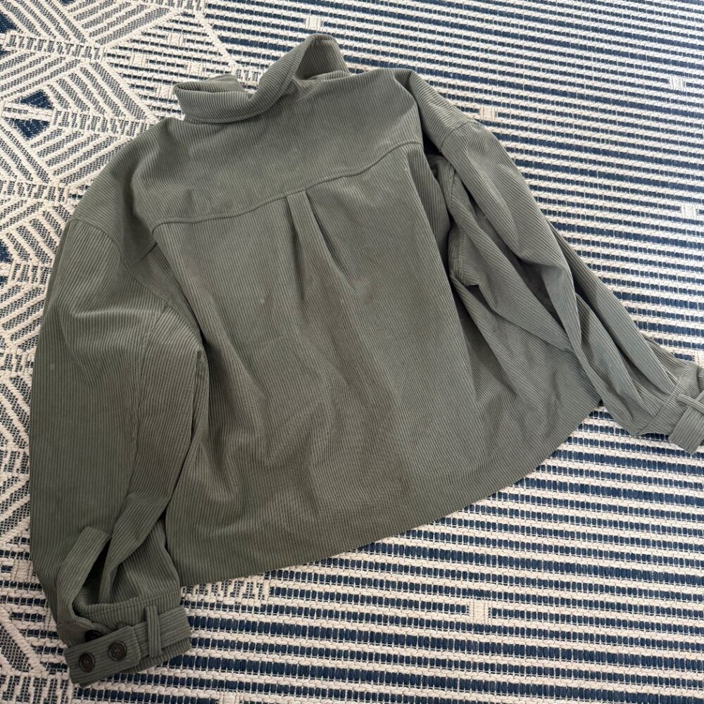 Avec Les Filles Olive Oversized Green Corduroy Button Up 3/4 Sleeve Jacket - Picture 3 of 5